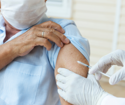 covid medecin vaccin obligatoire - Crédit photo : &copy; canva pro